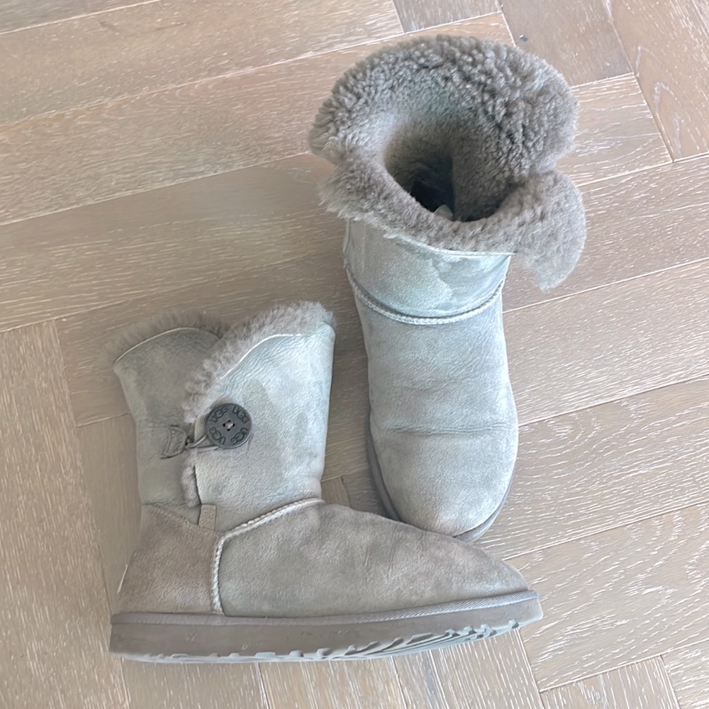 Short gray Ugg boots size 8 women’s